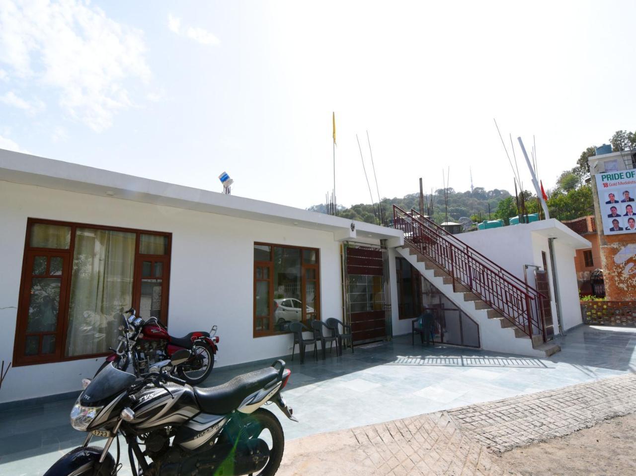 Oyo 13837 The Royal Nest Hotel Kasauli Exterior foto